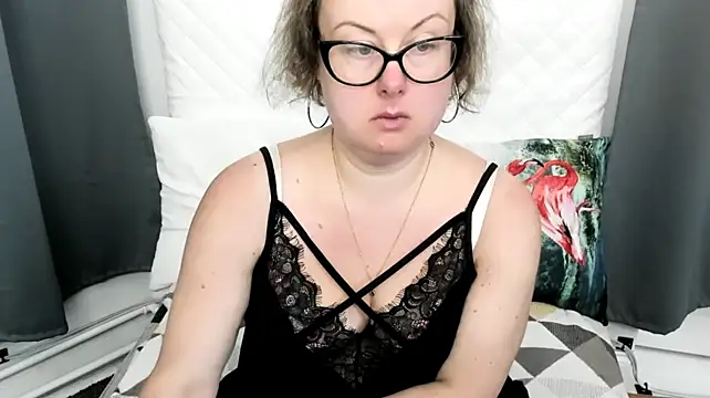 dirtyBonnie Show in webcam