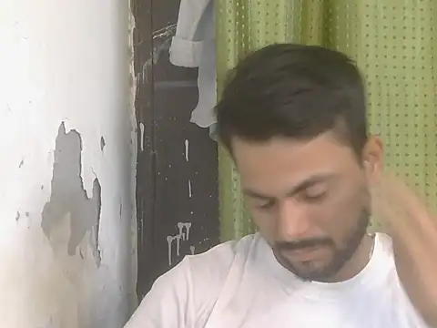Stubborndesiboy Live XXX-Chat