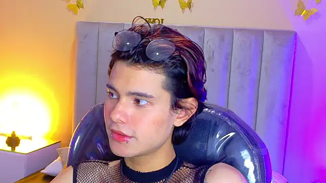 Czat XXX na żywo – Derek_Sinn