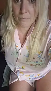 Bella_Squirts' Live XXX Chat