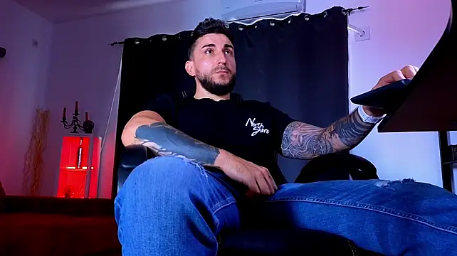 MightyAaron66 Live XXX-chat