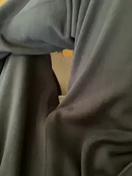 Show modela Big8inchUncutCock na web-kameri