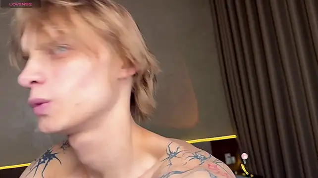 عرض كام mia_side