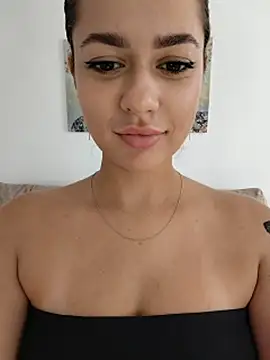 Chatroom XXX en direct de moretheninfinity