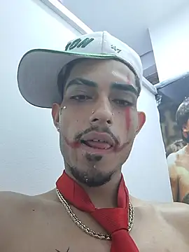 ItsZairen Show in webcam