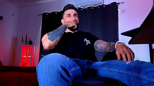 MightyAaron66's Live XXX Chat