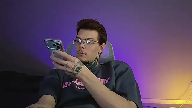 DENIS_HERE live XXX chat