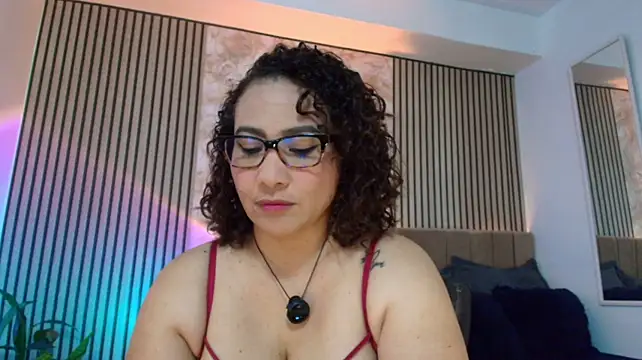 JuliRamirez's Live XXX Chat