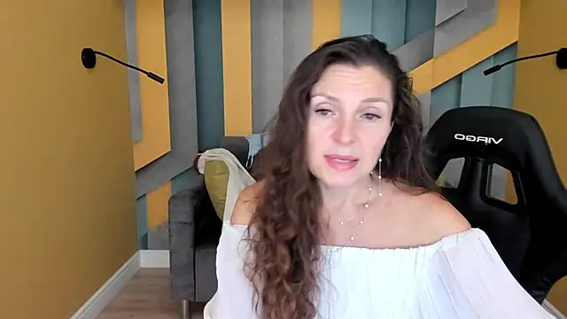 EllaLong Chat XXX in diretta