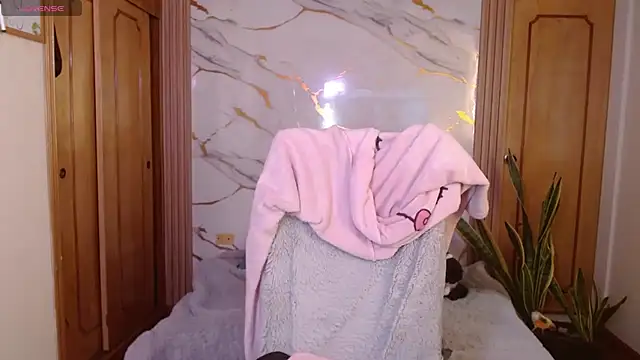 kittycatw Adlı Modelin Canlı XXX Sohbeti