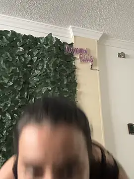 Abril_Luv Adlı Modelin Canlı XXX Sohbeti
