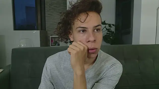 Chatroom XXX en direct de grey___27