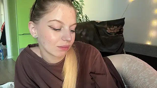 Fanny_Fresh Chat XXX live