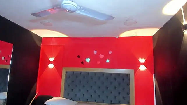 Živý XXX chat YayaHilton
