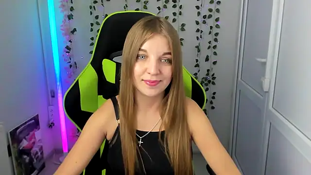 LuckyKinsley Adlı Modelin Canlı XXX Sohbeti