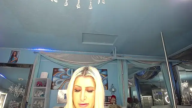 Chat XXX ao vivo de ADRIANNA_FOX