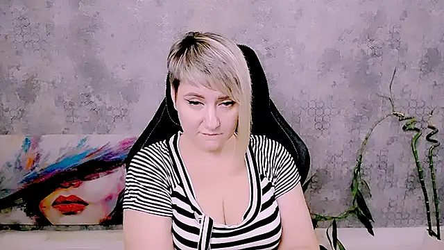Djullia Live XXX-Chat