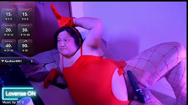 ChubbyBEAR039 élő XXX-chatje
