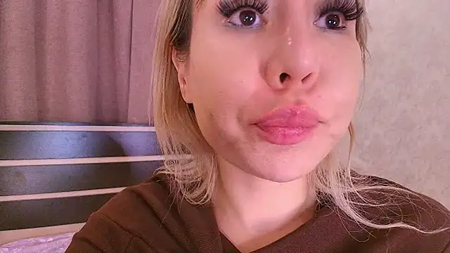 Yulianna_Smithのウェブカメラショー