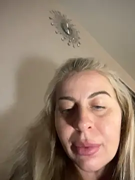 Chat +18 de Lisorine ao vivo