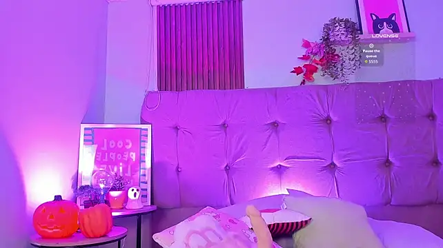 צ'אט XXX בשידור חי של lilyy_evanss