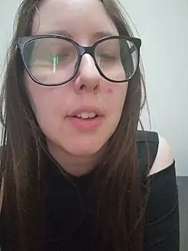 Sarah459 Adlı Modelin Canlı XXX Sohbeti