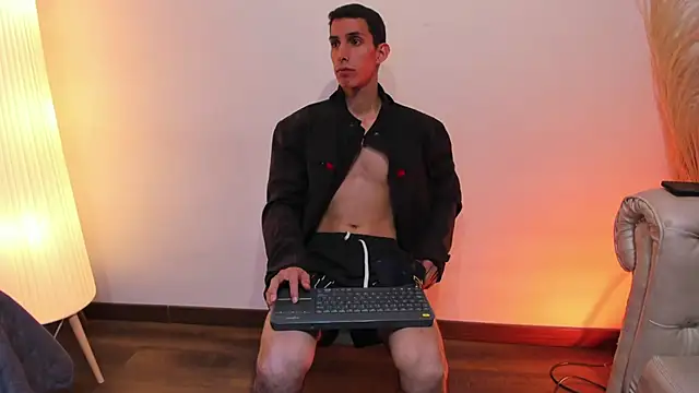 Phillip_Jr Live XXX-chat