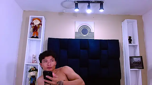 GoldenBoy_23 Adlı Modelin Canlı XXX Sohbeti