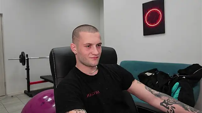 Igor_Wilde লাইভ XXX চ্যাট