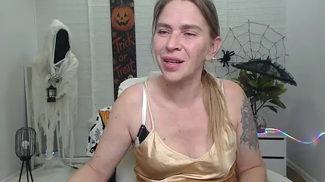 Chat +18 de TessaDaybreak ao vivo