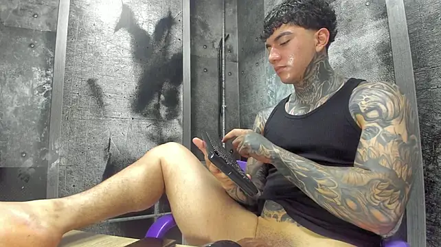 Gury_tattoo Adlı Modelin Canlı XXX Sohbeti