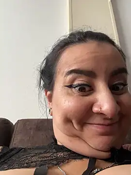 Abril_Luv élő XXX-chatje