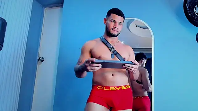 Chatroom XXX en direct de masoncole_
