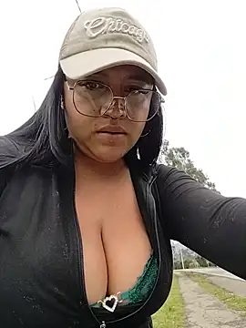 Outdoors-Mia_Khalifa's Live XXX Chat