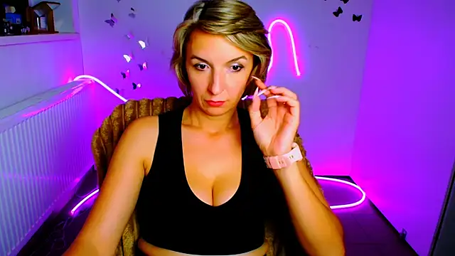 Lana_Foxyy Live XXX-chat