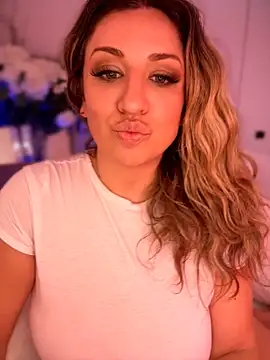 miamellycious' Live XXX Chat