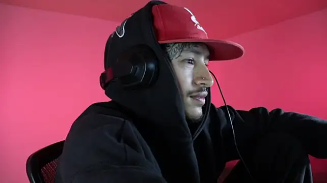 trieone Live XXX Chat