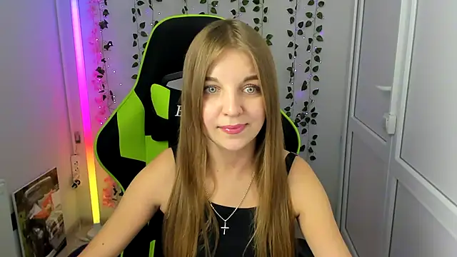 LuckyKinsley Adlı Modelin Canlı XXX Sohbeti