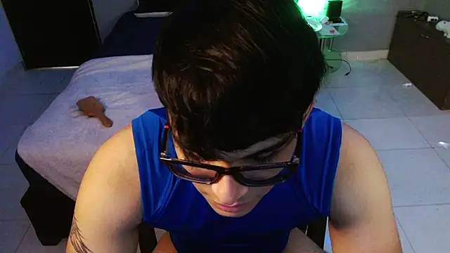 XXX chat uživo modela Mr_yisuzz
