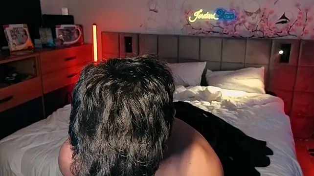 JordanShowのライブXXXチャット