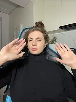 CurlyLara XXX чат на живо