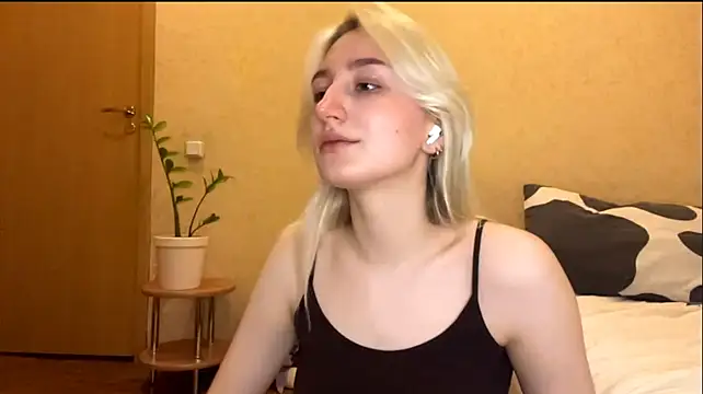 LishaNuding Adlı Modelin Canlı XXX Sohbeti