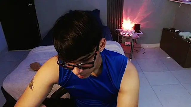 Онлайн чат XXX Mr_yisuzz