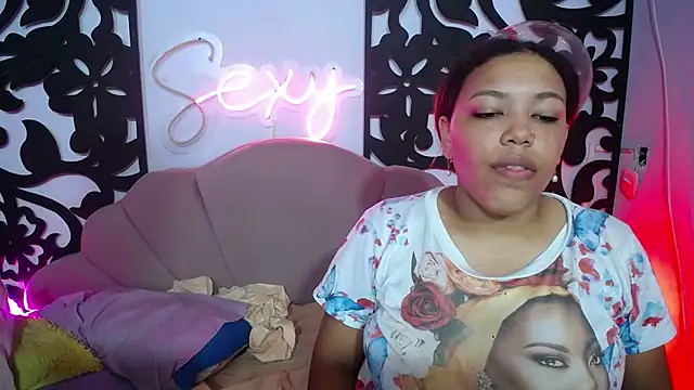 kittens_hornxyxx Show Webcam