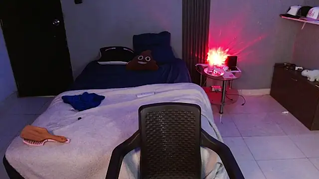 Mr_yisuzz Adlı Modelin Canlı XXX Sohbeti