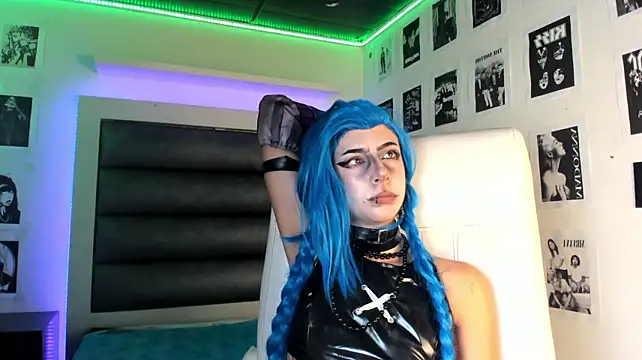 adhalee_js' Live XXX Chat