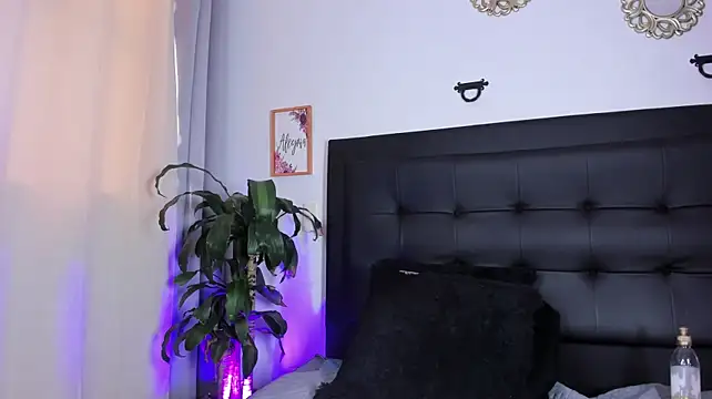 Alessia-Rouge Live XXX-Chat