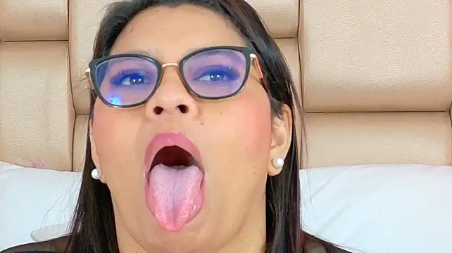 Chat +18 de SelennaCooper ao vivo