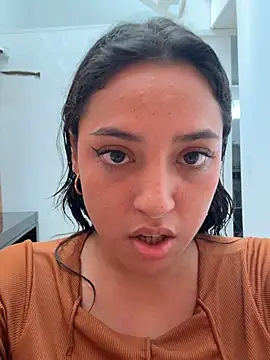 Živý XXX chat MeggyMae_