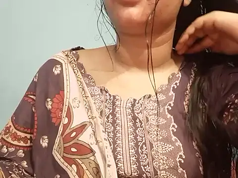 Adhiti_1's Live XXX Chat